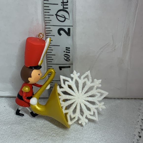 Hallmark Ornament - Soulful Saxophone - Marching Band Sax Player 2017 horn - Picture 5 of 7